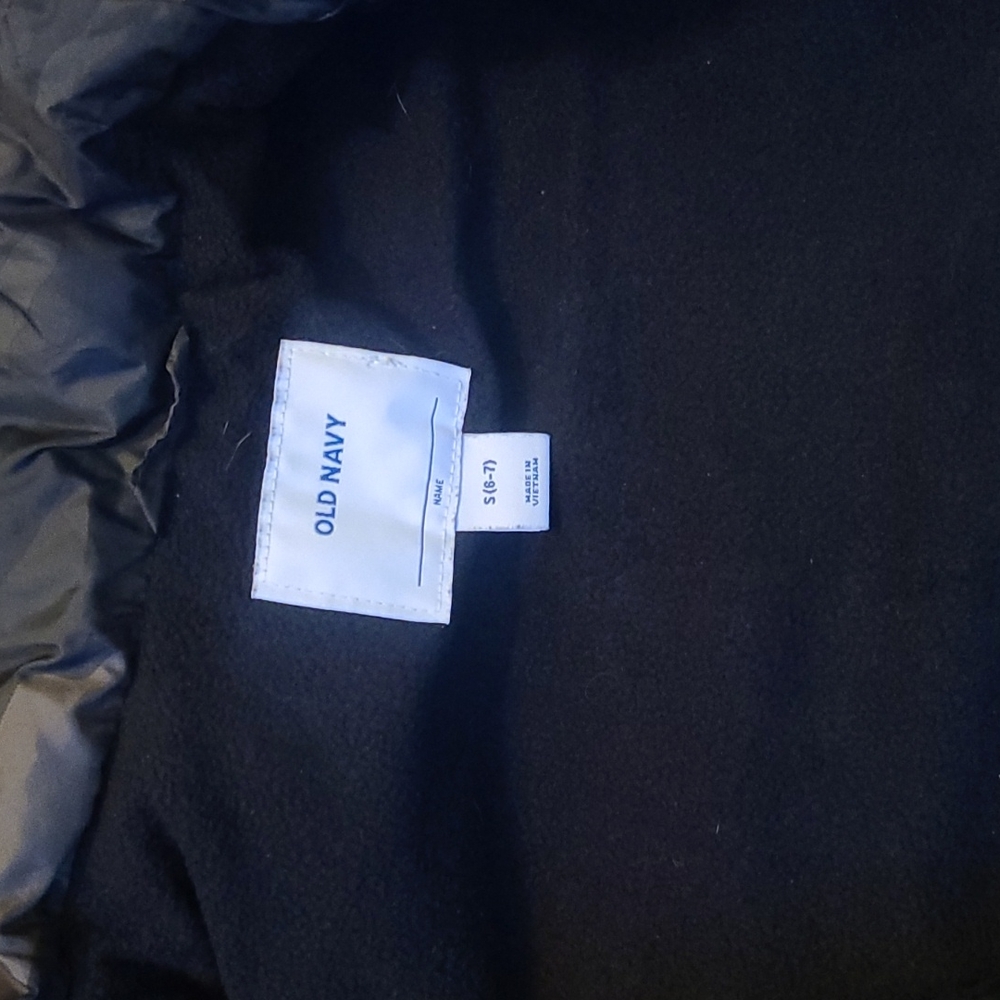 Old Navy Boys Puffer Vest - Picture 3 of 5
